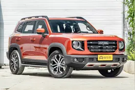 14万入手顶配哈弗大狗，一周后再开朋友的博越，车主：差别明显视频封面