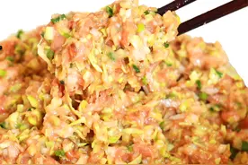调白菜猪肉饺子馅，白菜最忌用盐刹水，牢记3步，鲜嫩多汁还抱团