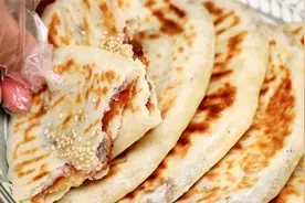 面粉用开水烫一烫，出锅真的太好吃，香酥多层，柔软劲道，特别香