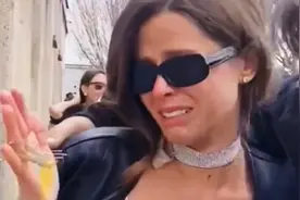 怎么可能无动于衷？乌克兰模特时装周现场痛哭，民众排长队献血视频封面