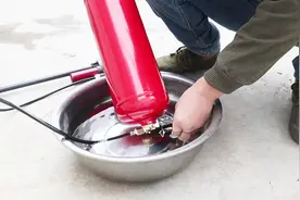 灭火器改造空气压缩瓶，不知道它能承受10千帕的压力！