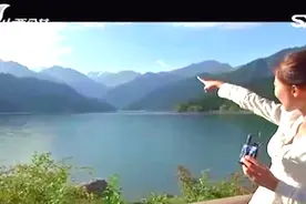 我的旅游攻略：实拍天山天池，蓝色的湖水没有一丝污染，宛如圣境