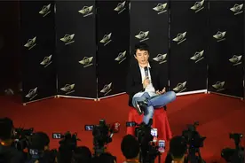 王思聪退出万达集团董事，拥有139家公司实控权视频封面