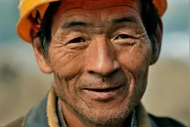 为啥农民工日薪有200~500，比上班族还高，但他们却不是很有钱？视频封面