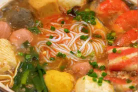 想吃米线别出去买，教你超浓郁米线汤底，简单又美味~