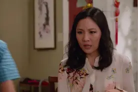 美剧：华裔大姐懵了，跟儿子比赛说普通话，不料自己要上访谈节目视频封面
