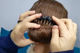 最近多扎几款盘发造型，发型搭配高领衣服穿很适合，发型洋气好看