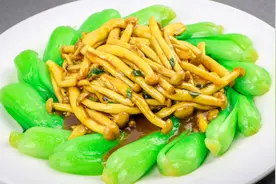 厨师长教你青菜炒蟹味菇，鲜嫩味美，这道家常小素菜特别好吃