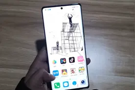 荣耀70测评体验篇：相机长焦与屏幕显示最为惊艳视频封面