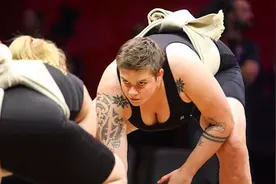 女子相扑比赛！这体重吨位让人看着“头晕”，网友：真正的白富美视频封面