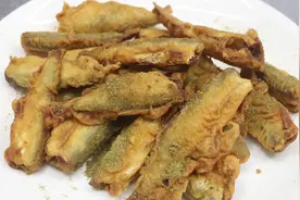 干炸小河鱼的家常做法，外皮酥香脆爽，里面骨头都能直接吃，真香