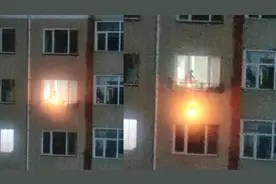 抛火球！黑龙江一孩童深夜家中窗前玩火，点纸摇玩后抛火球下楼视频封面