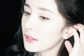 杨幂15岁女模特旧照被扒，没有浓妆和700张面膜，这颜值我跪了！视频封面