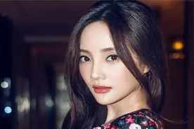 李小璐深夜自拍秀身材，注意后面的甜馨装扮？网友：她还未成年视频封面
