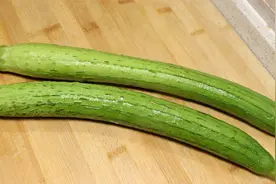 夏天要多吃丝瓜，教你蚝油丝瓜家常做法，脆嫩入味，简单又好吃视频封面