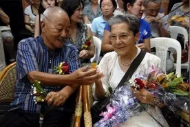 10年，83岁法国老太到中国和厦门老人结婚，牵出一段55年前的爱恋视频封面