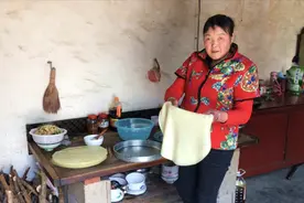 甘肃凉皮不要买着吃、在家就能做、劲道柔软还透亮、做法很简单