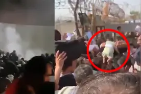 最新现场：美军发射烟雾催泪弹，妇女将婴儿抛过铁丝网求英军庇护视频封面