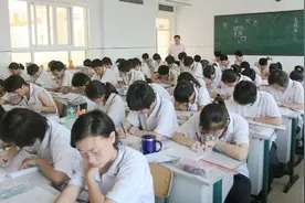 学生作业负担和家庭教育支出1年内有效减轻！河北双减方案定了视频封面