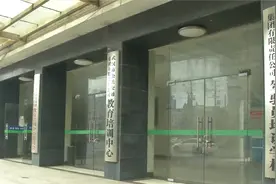 学驾照包分配？驾照到手快两年，却迟迟未安排上岗，引发学员不满视频封面