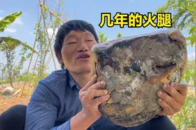 陈年老火腿炒辣椒太好吃了，不用放任何调料，搭配稀饭和馒头绝了