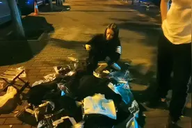 晚饭后带着帅哥美女去练摊，半夜回家宵夜撸串喝啤酒，周末愉快