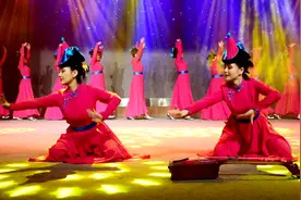 赤峰学院荣修典礼庄重大气，文艺演出节目丰富，有声有色多姿多彩视频封面