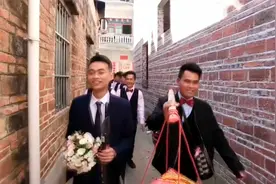 金大少结婚 带领兄弟团去接亲 场面气氛热闹视频封面