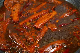 鸭翅这么做最好吃，麻辣鲜香，入味有嚼劲，比卤货店的还好吃