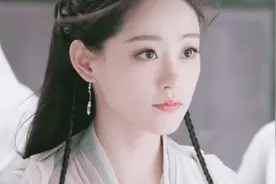 最近突然大火的《桥边姑娘》，稳居热歌榜第一，竟然有人说抄袭？视频封面