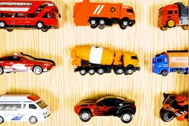 各种迷你玩具汽车摆放正确位置