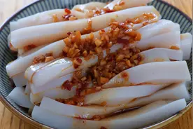 手工凉粉+碗托：用荞麦米制作，无任何添加，劲道爽滑，做法简单