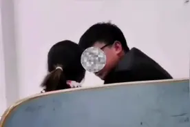 高校男生多次当众扇女友巴掌 学校：男生已道歉将严肃处理