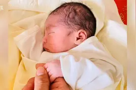 德云社烧饼二胎儿子出生，师兄弟排队送祝福，因不是女儿想生三胎