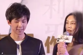 朱时茂儿子王姬女儿有多般配？两人互动超甜蜜，朱时茂大喊儿媳妇视频封面