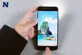 vivo手机的两种方式手电筒打开方式，不知道你用的是哪种呢？看看