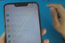 手机也有自我恢复能力，屏幕上的黄斑居然能消失，这是什么原理视频封面