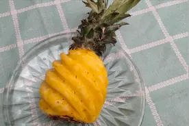 菠萝不要和这3种食物一起吃，后果非常的严重，知道的人不多视频封面