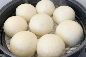 天冷发面慢，教你一个小技巧，10分钟发满盆，出锅馒头松软又香甜