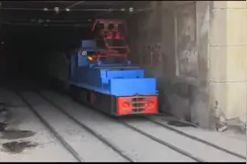 内蒙古赤峰元宝山矿区曾经的小电车和平庄矿曾经的工矿电机车影像视频封面