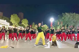 一首小虎队《爱》DJ版劲爆广场舞，带你嗨回校园记忆