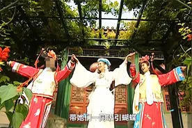 148丨含香在御花园吸引蝴蝶，皇上如获至宝，不舍得放她离开！