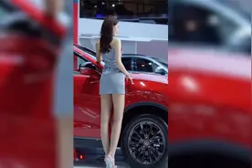 盘点抖音那些长腿网红美女，腿长到犯规！视频封面