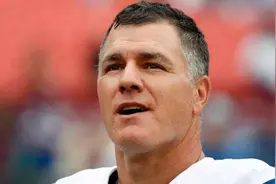 头发两鬓先白，要小心2个问题，学会这个动作，白发悄悄黑回去