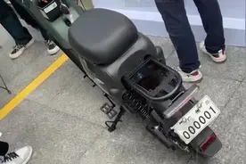 广州市首辆登记上牌电动自行车，车主：十分钟搞掂