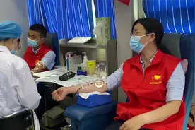 郑州血库A型血和O型血紧缺，受疫情影响，采血点1天仅十几人献血视频封面