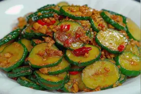 黄瓜这样炒太香了，做法还特别简单，清脆爽口营养又好吃