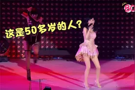 当周慧敏穿起裙子跳舞，你才明白什么叫“腿精”，女神太美了！视频封面