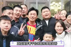王宝强回乡过年好朴素，亲戚晒照留言，被误会儿子不是宝强亲生的