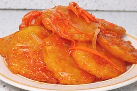 锅包土豆片，味道不输锅包肉，教你特别挂糊技巧，酸甜鲜香吃不够